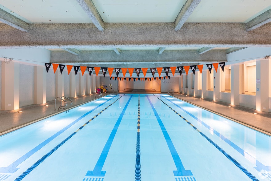 More Photos Of 1 Tower Ln, Oakbrook Terrace Office For Lease