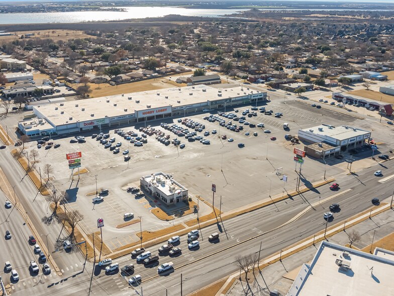 Primary Photo Of 2805-2811 Southwest Pky, Wichita Falls General Retail For Sale