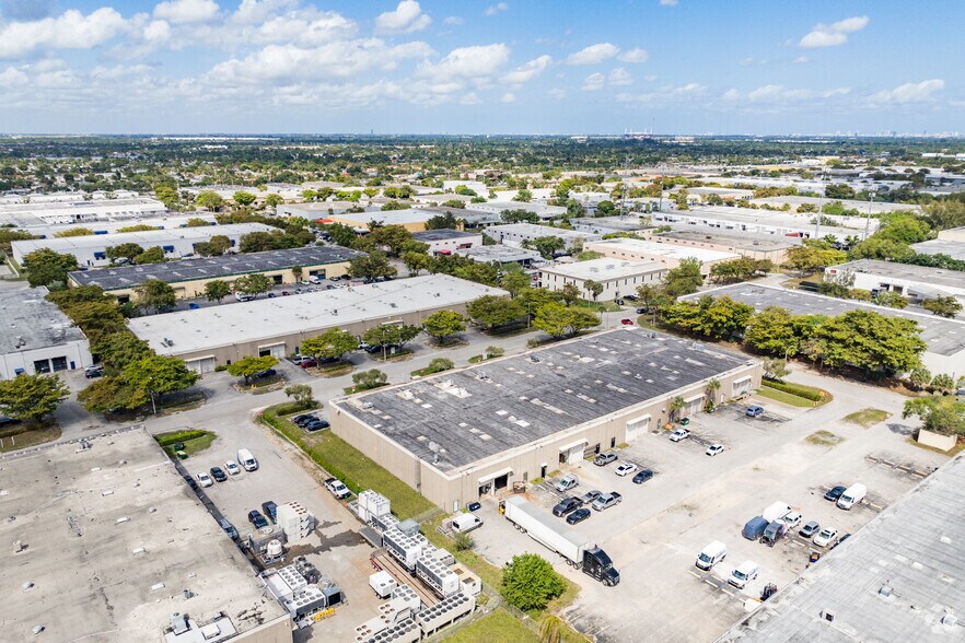 More Photos Of 5400-5490 NW 161st St, Miami Lakes Light Distribution For Lease