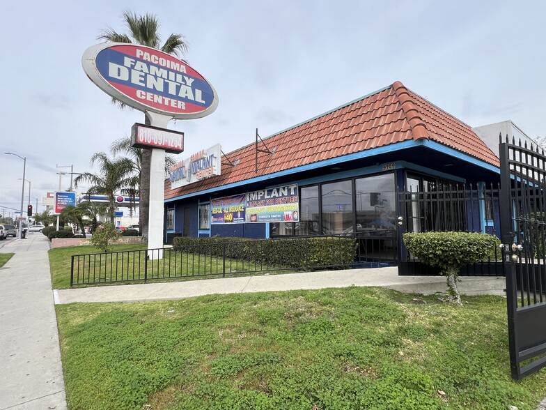 Primary Photo Of 9722 Laurel Canyon Blvd, Arleta Medical For Lease