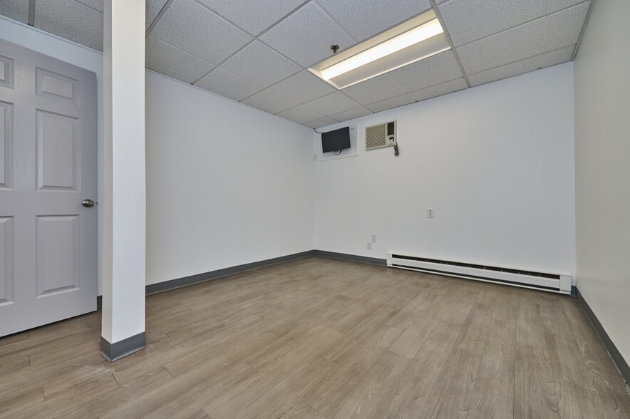 More Photos Of 1 Melvin St, Wakefield Warehouse For Lease