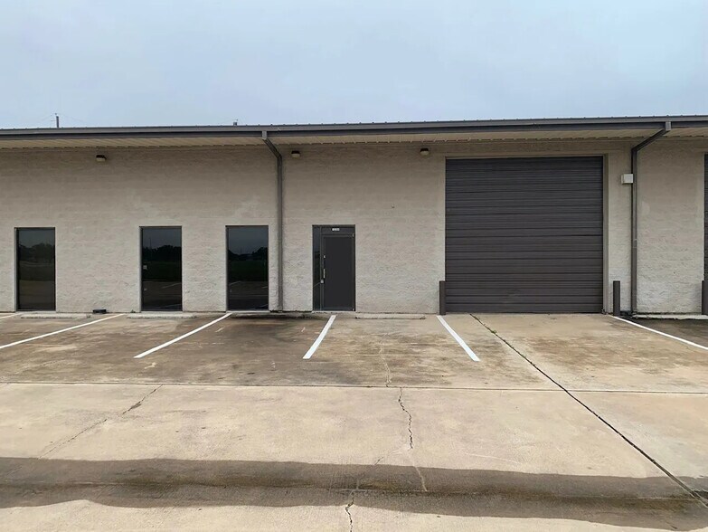 More Photos Of 10302-10308 Cash Rd, Stafford Warehouse For Lease