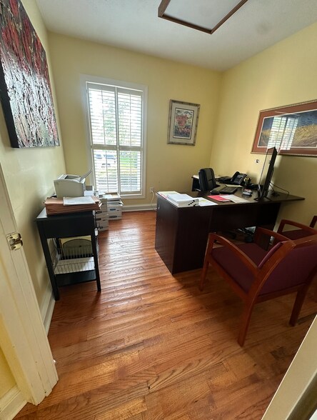 More Photos Of 1911 Dunbarton Dr, Jackson Office For Sale
