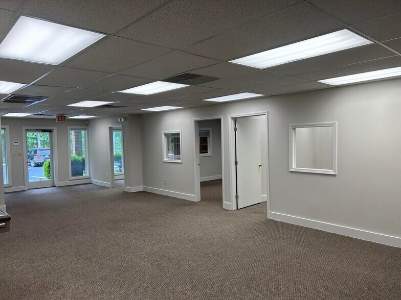 More Photos Of 880 S Pleasantburg Dr, Greenville Office Residential For Lease