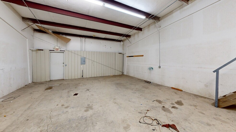 More Photos Of 1710-1716 W Acorn Dr, Rogers Warehouse For Lease