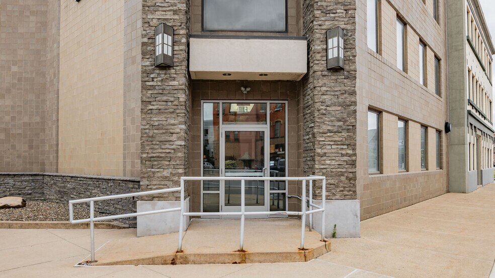 More Photos Of 300 Market St, Williamsport Bank For Lease