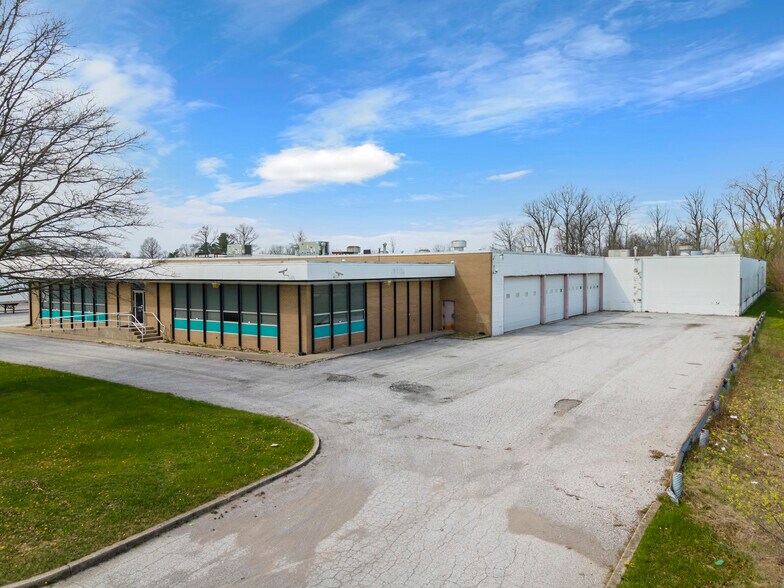 More Photos Of 2828 Tobey Dr, Indianapolis Distribution For Sale