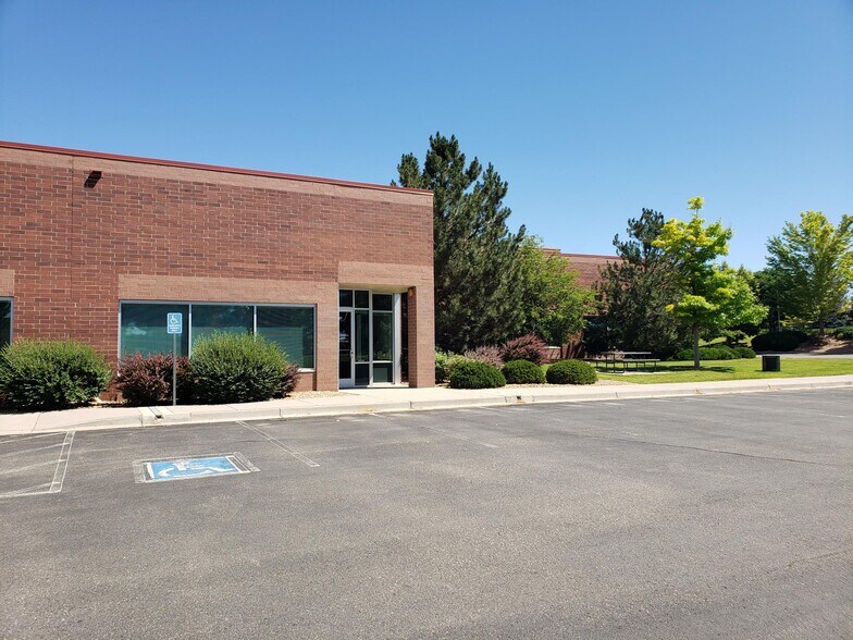 More Photos Of 621 Southpark Dr, Littleton Showroom For Lease