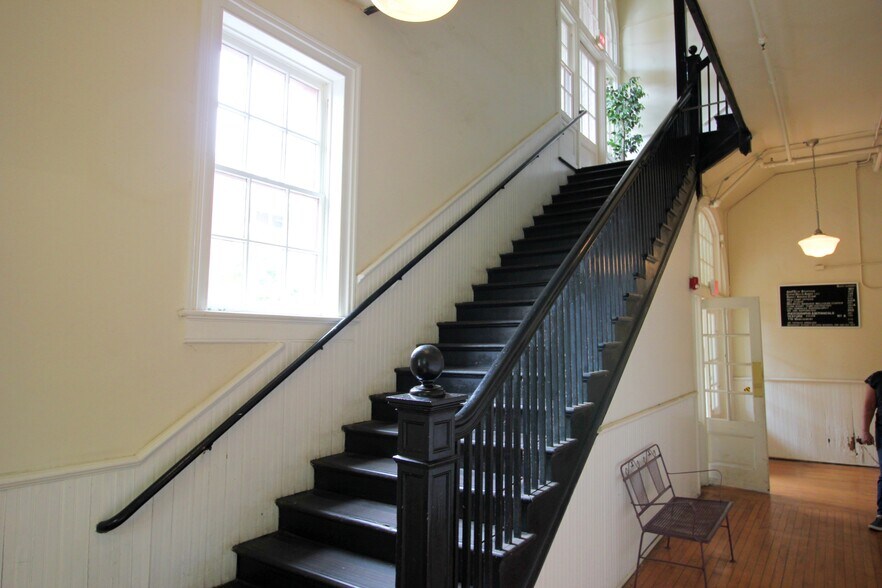 More Photos Of 217-219 W Beverly St, Staunton Storefront Retail Office For Sale