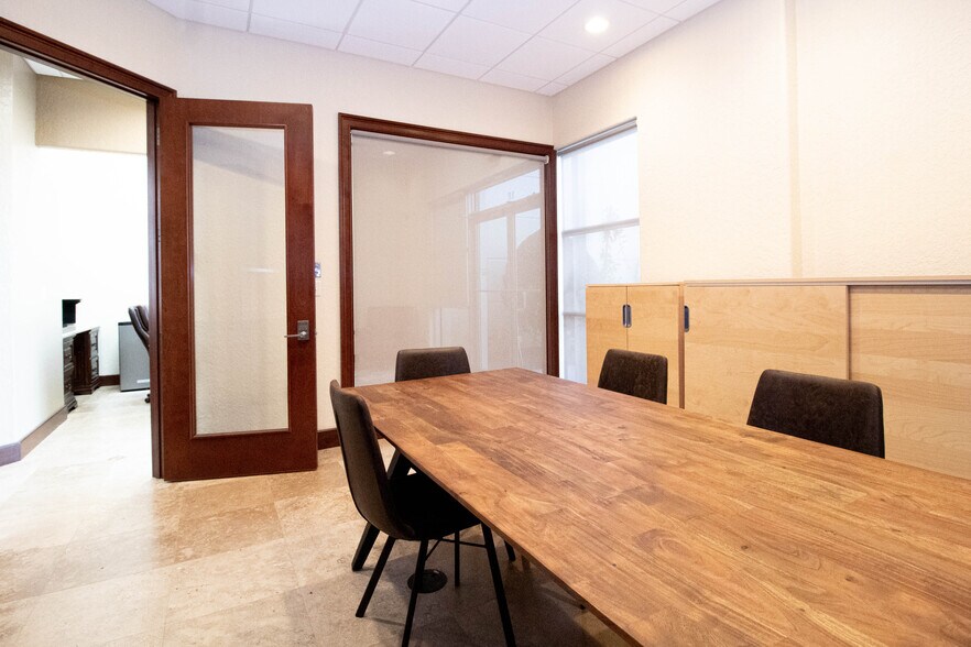 More Photos Of 8810 Commodity Cir, Orlando Showroom For Sale