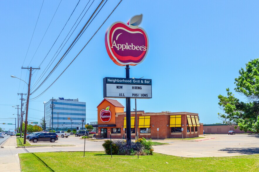 More Photos Of 614 N Valley Mills Dr, Waco Restaurant For Lease