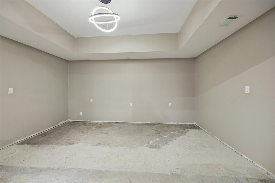 More Photos Of 4901 Yale St, Houston Office For Sale