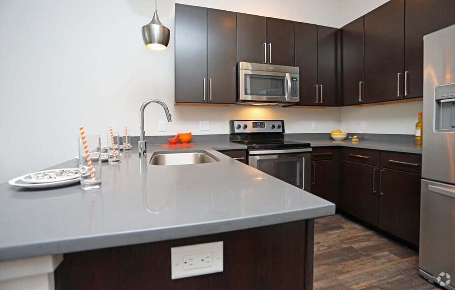 More Photos Of 2310 N Oakland Ave, Milwaukee Apartments For Lease