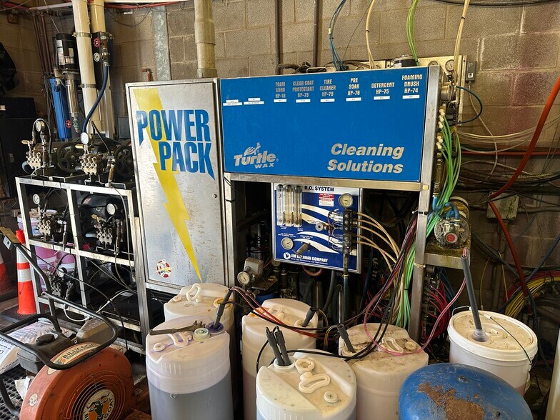 More Photos Of 2507 N Harvey Rd, Seminole Carwash For Sale