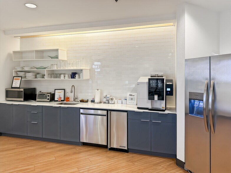 More Photos Of 3960 Howard Hughes Pky, Las Vegas Coworking Space