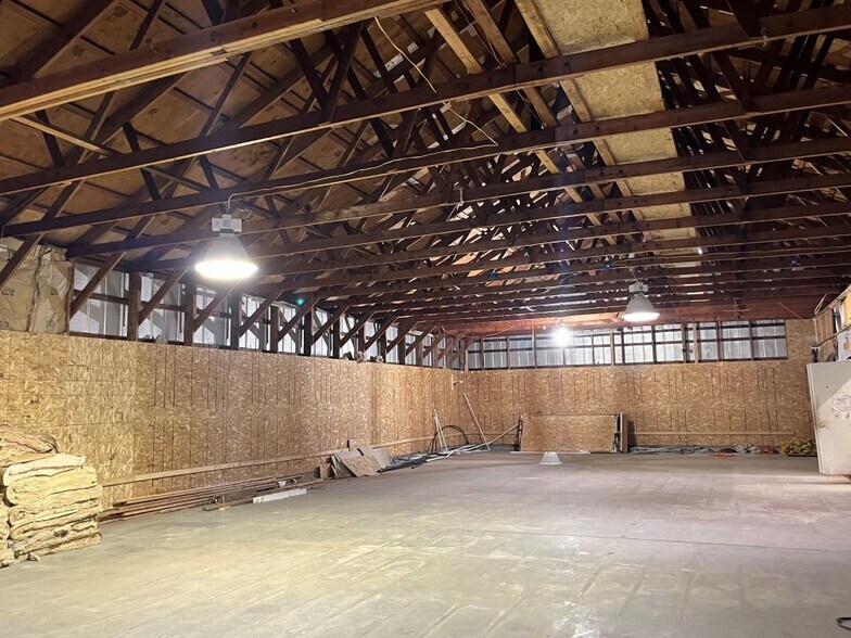 More Photos Of 4828-4830 NE 103rd Ave, Portland Warehouse For Lease