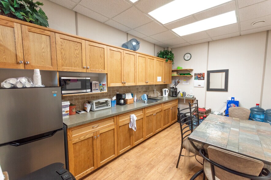 More Photos Of 4602 50 St, Stettler Light Manufacturing For Sale