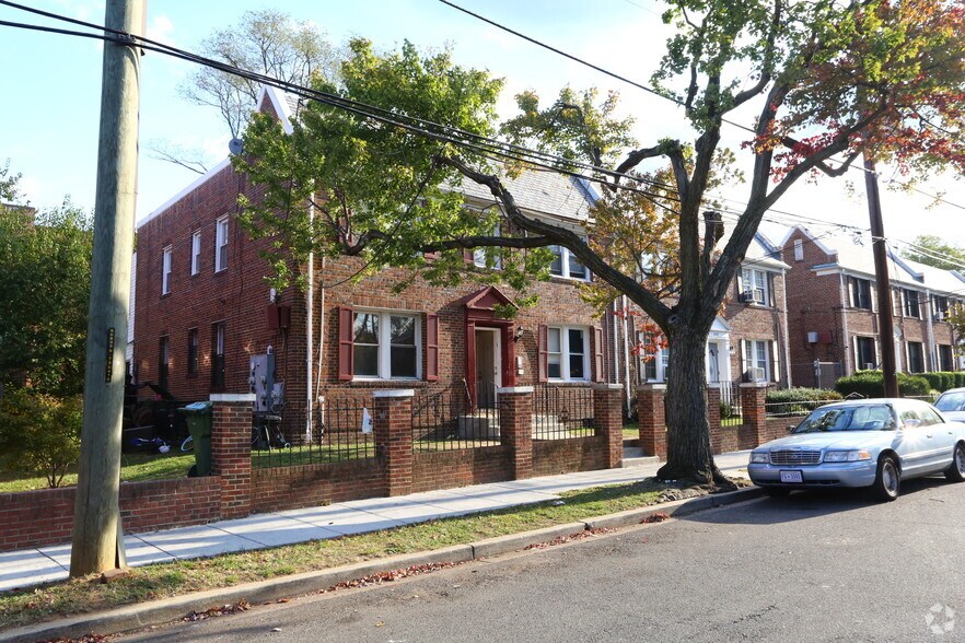 More Photos Of 2506 N St Se, Washington Apartments For Sale