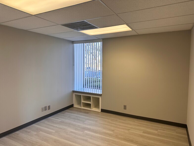 More Photos Of 4550 Kearny Villa Rd, San Diego Office For Sale