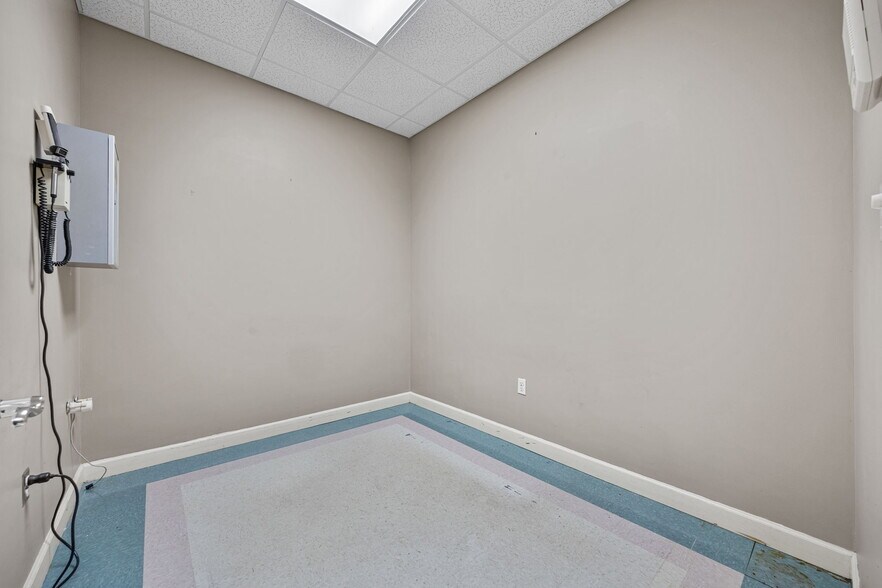 More Photos Of 14522 University Point Pl, Tampa Medical For Sale