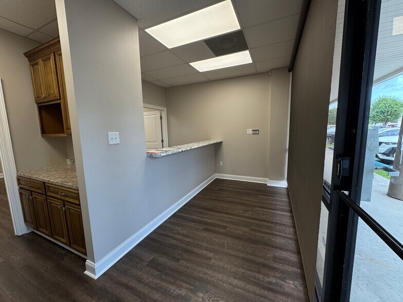 More Photos Of 100 Melonie St, Boutte Storefront For Lease