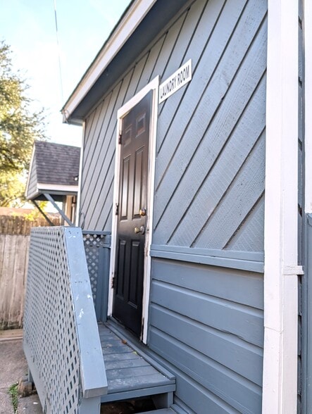 More Photos Of 704 E 22nd St, Houston Apartments For Sale
