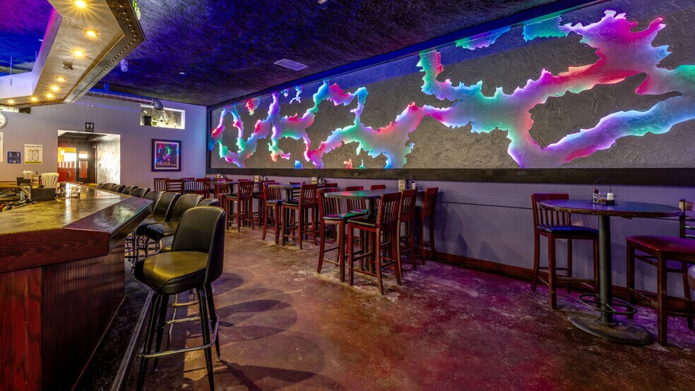 More Photos Of 207 E Hughitt St, Iron Mountain Restaurant For Sale