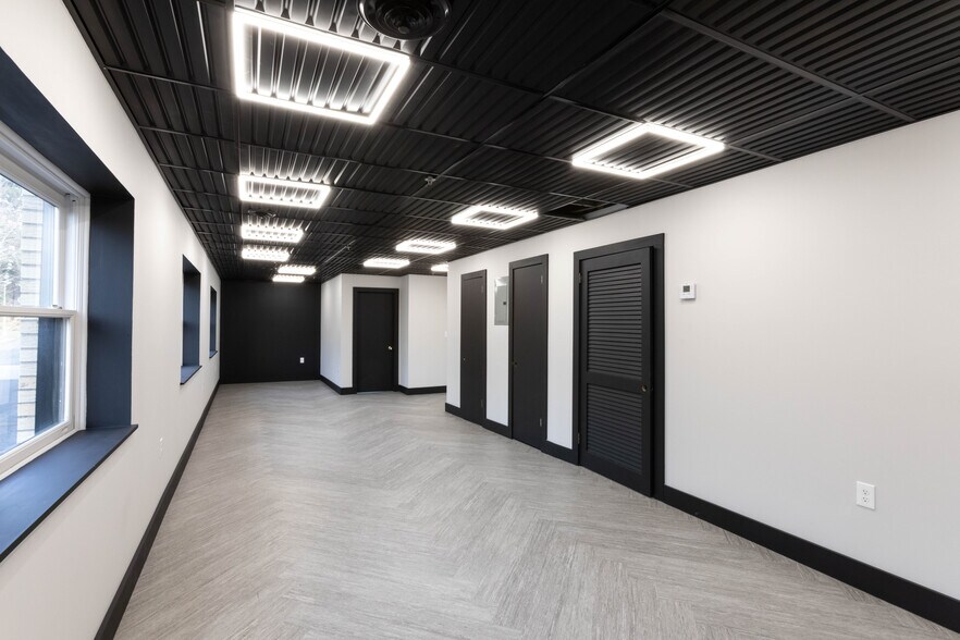 More Photos Of 7 Elmwood Dr, New City Office For Lease