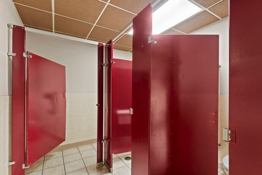 More Photos Of 118 Railroad Ave NE, Mora General Retail For Sale
