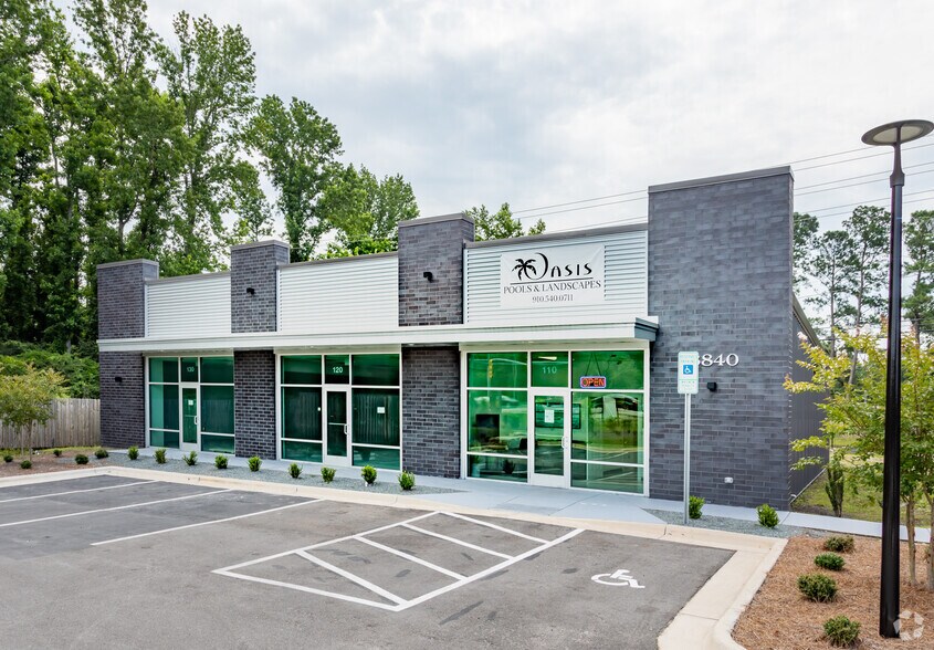 More Photos Of 8840 Market St, Wilmington Freestanding For Lease