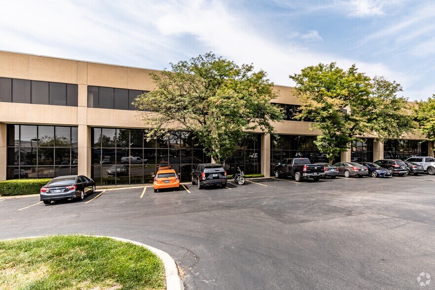 More Photos Of 8700 State Line Rd, Leawood Office For Lease