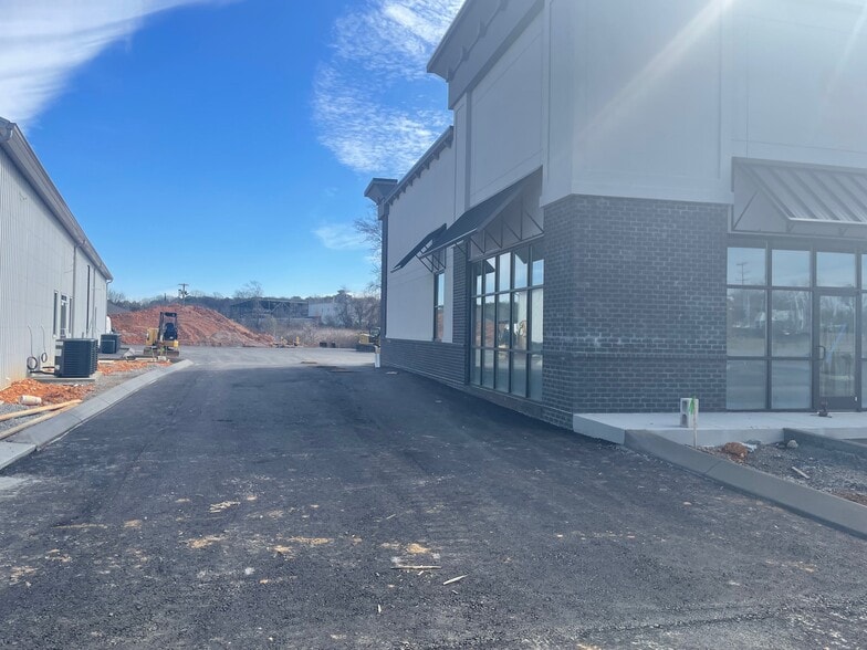 More Photos Of 2585 Old Russellville Pike, Clarksville General Retail For Lease