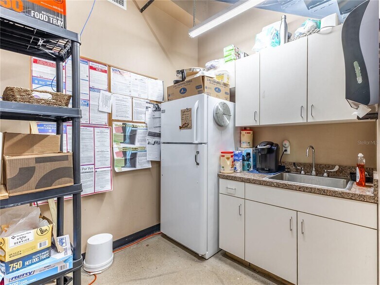 More Photos Of 11768 Narcoossee Rd, Orlando Freestanding For Sale