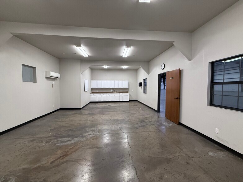 More Photos Of 5091 Dakota Ln, Denton Warehouse For Sale