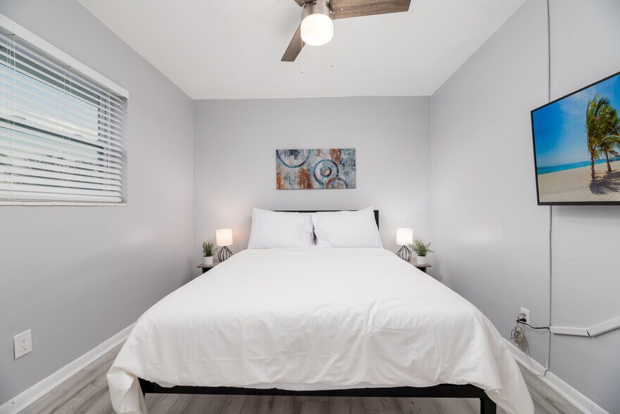 More Photos Of 820 NE 21st Dr, Wilton Manors Apartments For Sale