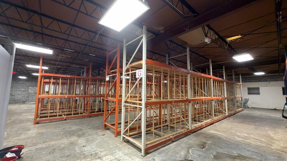More Photos Of 5440 Gulf Fwy, Houston Warehouse For Lease