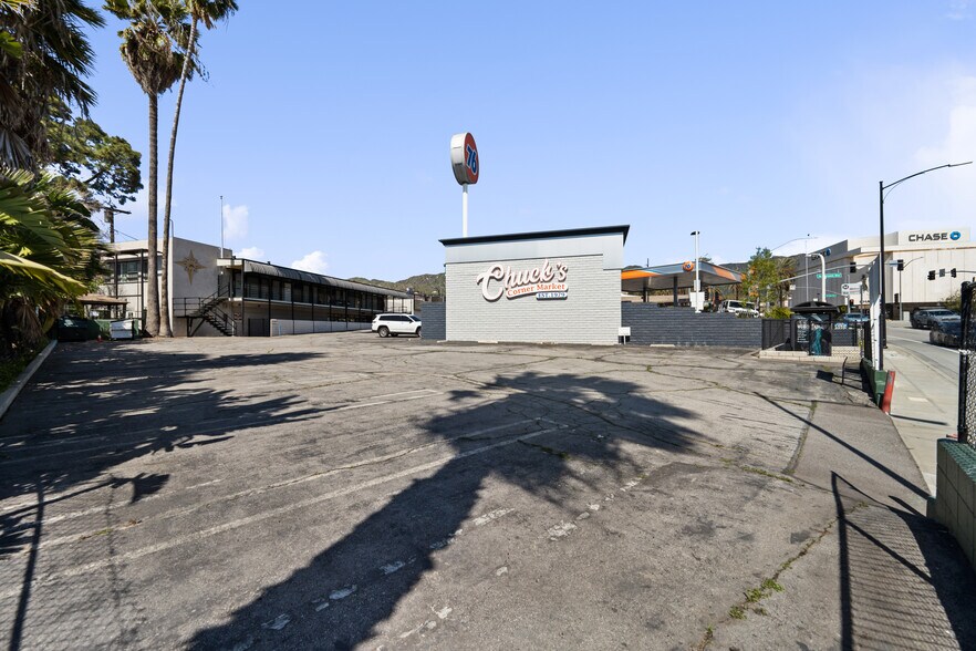 More Photos Of 903 N San Fernando Blvd, Burbank Storefront Retail Office For Sale