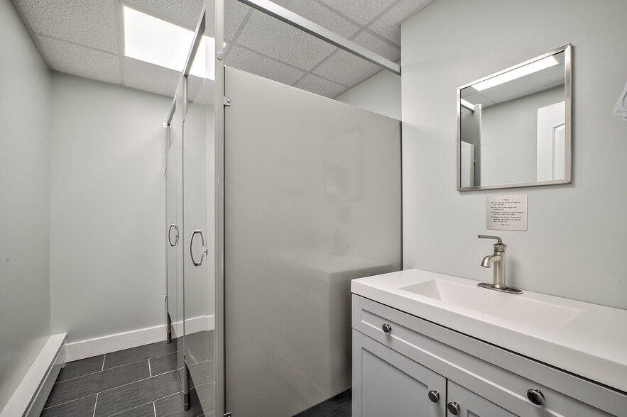 More Photos Of 8808 Rockaway Beach Blvd, Rockaway Beach Storefront Retail Office For Lease