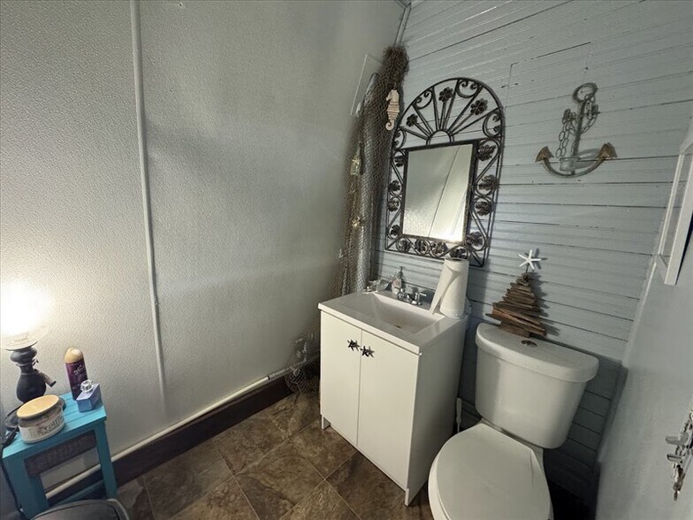 More Photos Of 51 S Rubey St, Macon General Retail For Sale