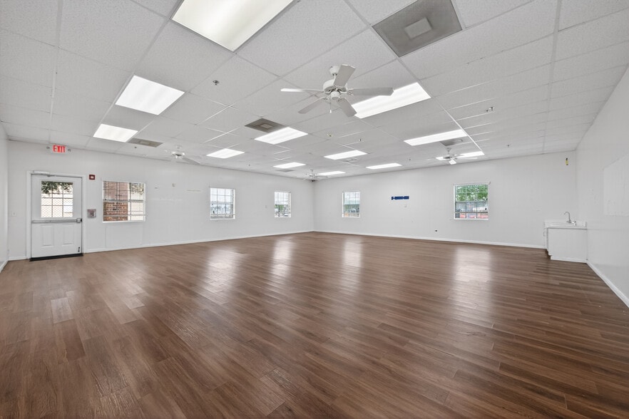 More Photos Of 8525 Queenston Blvd, Houston Freestanding For Sale