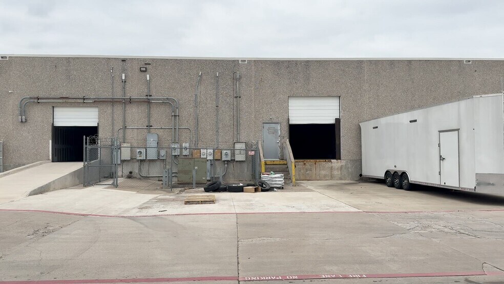 More Photos Of 5001 North Fwy, Fort Worth Light Distribution For Lease
