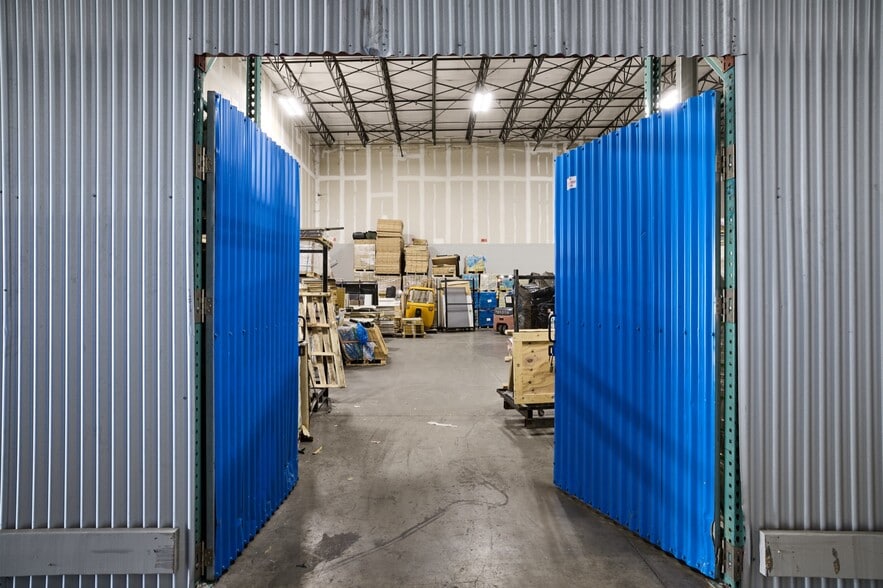 More Photos Of 2507 Investors Row, Orlando Distribution For Lease