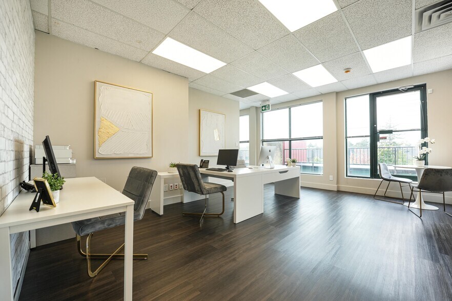 More Photos Of 2155 Dunwin Dr, Mississauga Office Residential For Sale