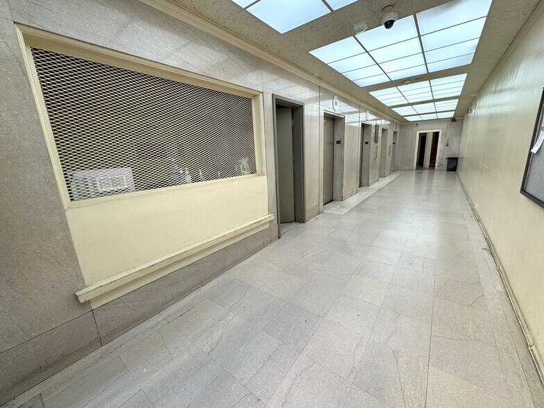 More Photos Of 318-320 W 9th St, Los Angeles Office Residential For Lease