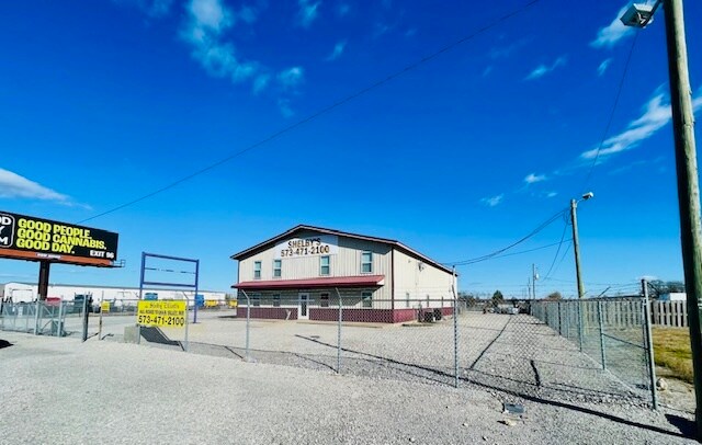 More Photos Of 475 Western Dr, Sikeston Flex For Sale