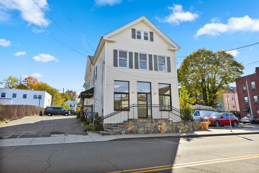 More Photos Of 13 N Water St, Greenwich Freestanding For Lease