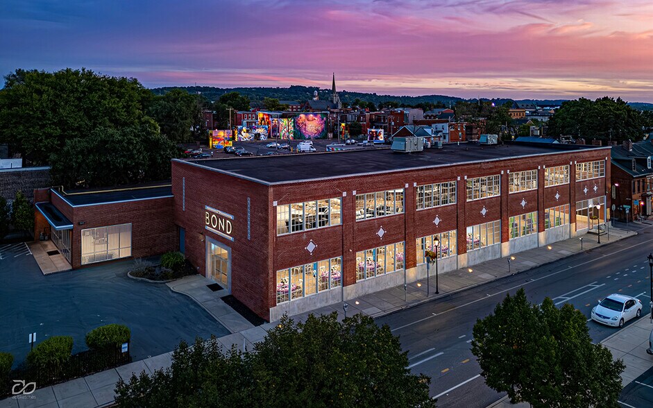 More Photos Of 100 S Queen St, York Loft Creative Space For Lease