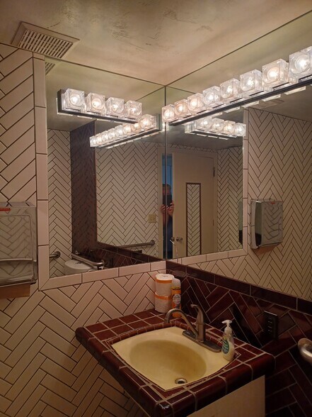 More Photos Of 4035 S 6th St, Klamath Falls General Retail For Sale