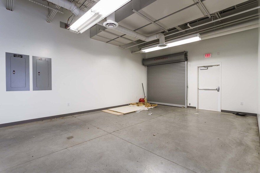 More Photos Of 900 Spring St, Jeffersonville Medical For Lease