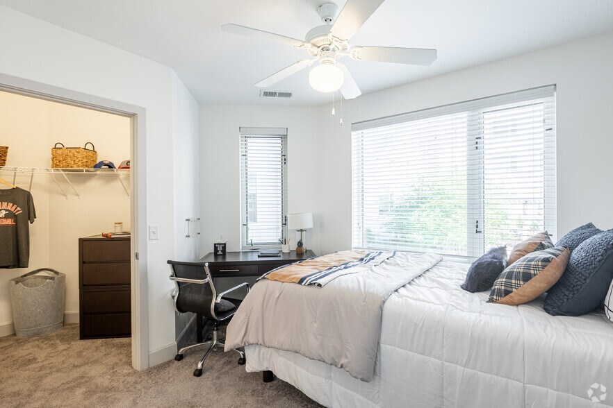 More Photos Of 165 W McMillan St, Cincinnati Apartments For Lease